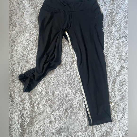 Columbia Women's Black Yoga Pants - Picture 9 of 11